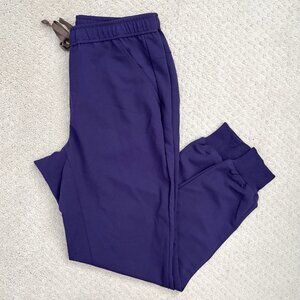 FIGS Tansen Jogger Scrub Pants in Purple Jam Men’s Size Medium